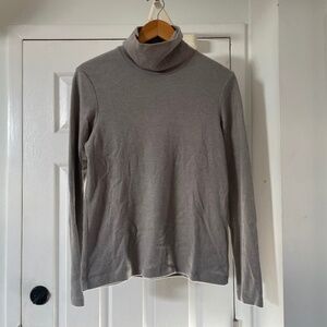 Uniqlo Heattech Light Gray Long Sleeve Turtle Neck Thermal Shirt sz Medium